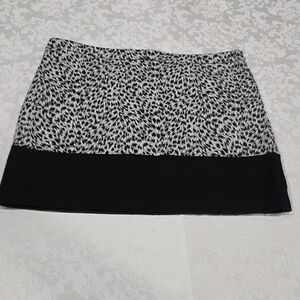 Michael Cors Black and White Mini Skirt, Size 10P (Fits Medium)